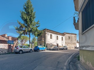 Appartamento in Vendita a Atina, 95'000€, 227 m²