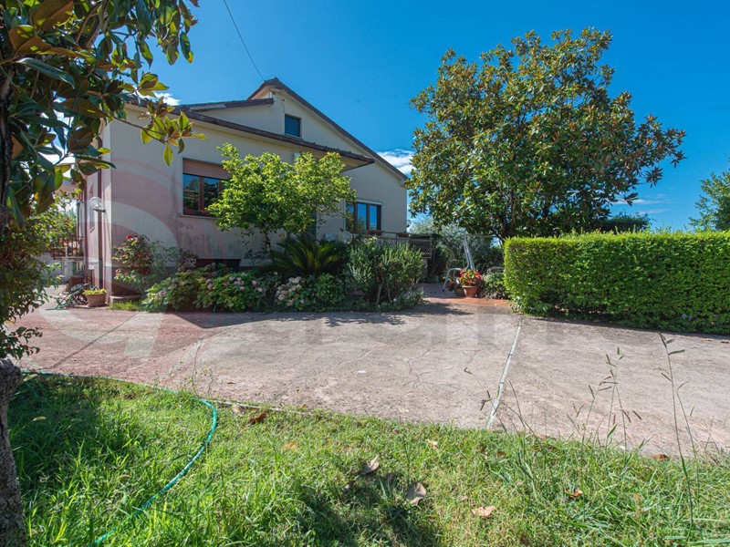 Casa Indipendente in Vendita a Colfelice, 140'000&euro;, 330 m²