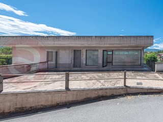 Immobile commerciale in Vendita a Ceprano, 110'000€, 132 m²