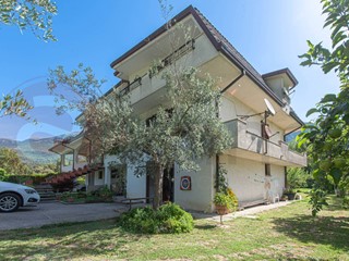 Casa Semi Indipendente in Vendita a Balsorano, 209'000&euro;, 280 m²