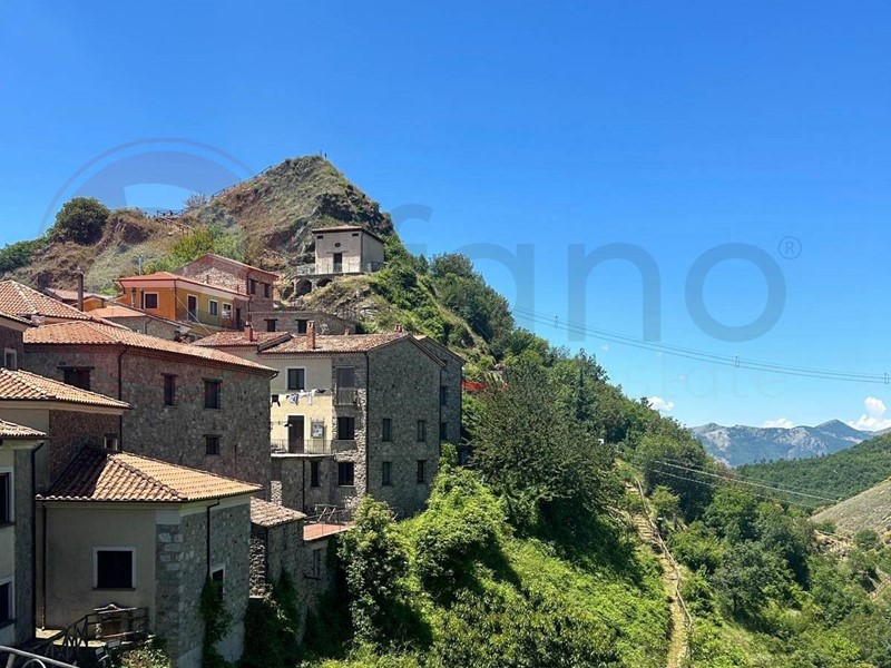 Rustico in Vendita a Sasso di Castalda, 120'000&euro;, 120 m²