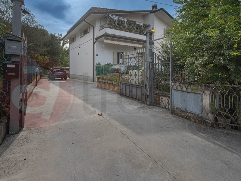 Casa Indipendente in Vendita a Castrocielo, 150'000€, 240 m²