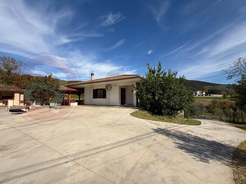 Casa Indipendente in Vendita a Roccasecca, 190'000€, 140 m²