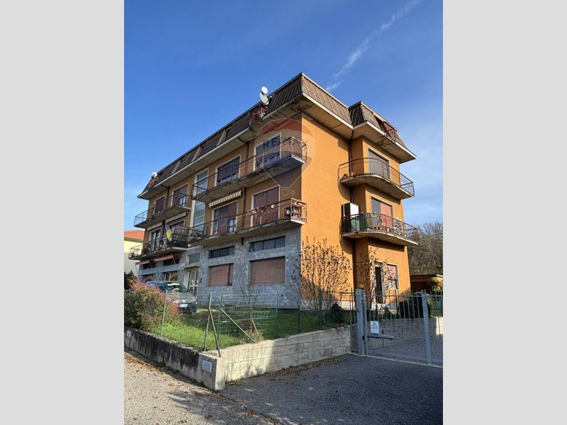 Bilocale in Vendita a Viggiù, 76'000&euro;, 51 m²