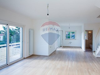 Casa Semi Indipendente in Affitto a San Giovanni la Punta, 850€, 132 m²