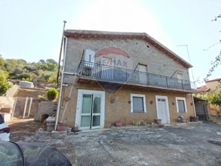 Casa Semi Indipendente in Vendita a Piazza Armerina, 65'000&euro;, 240 m²