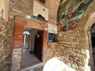 Appartamento in Vendita a Perugia, 84'000€, 224 m²
