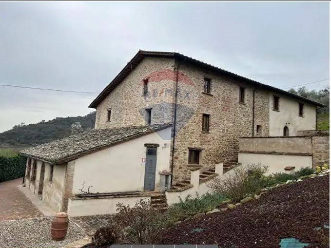 Rustico in Vendita a Magione, 577'500&euro;, 472 m²