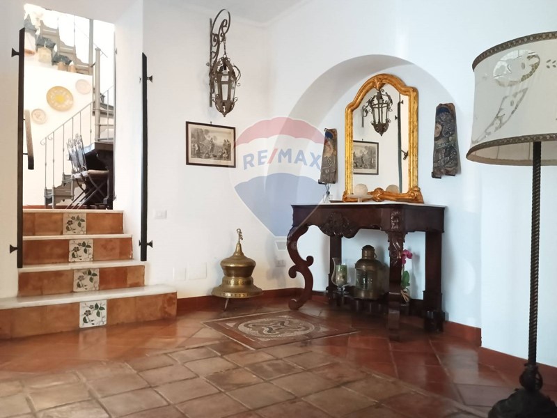 Appartamento in Vendita a Salerno, 370'000€, 144 m²