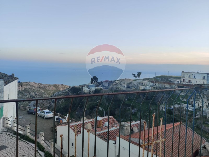 Casa Indipendente in Vendita a Monte Sant'Angelo, 29'999&euro;, 49 m²
