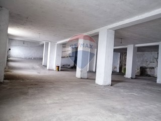 Magazzino in Vendita a Monte Sant'Angelo, 78'000&euro;, 312 m²