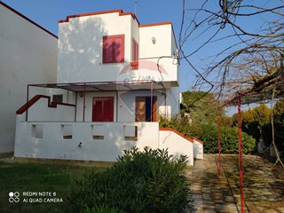 Villa in Vendita a Manfredonia, 140'000&euro;, 130 m²