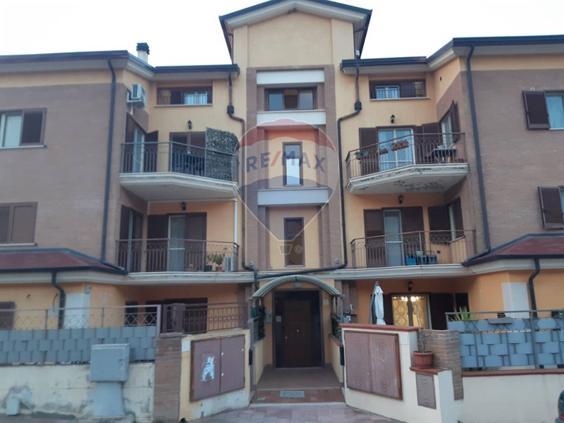 Quadrilocale in Vendita a Castelluccio dei Sauri, 72'000€, 75 m²