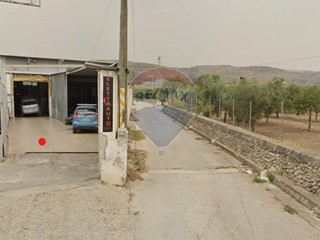 Attività commerciale in Vendita a Manfredonia, 25'000&euro;, 177 m²