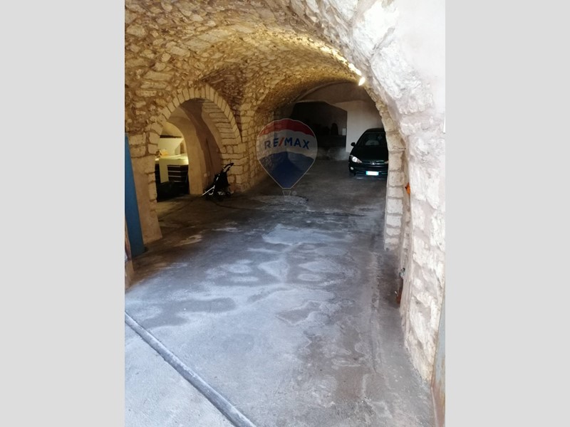 Box in Vendita a Monte Sant'Angelo, 80'500&euro;, 172 m²