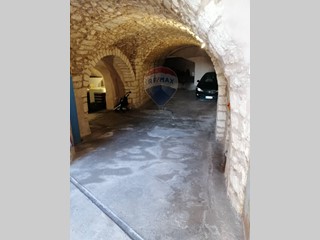 Box in Vendita a Monte Sant'Angelo, 80'500&euro;, 172 m²
