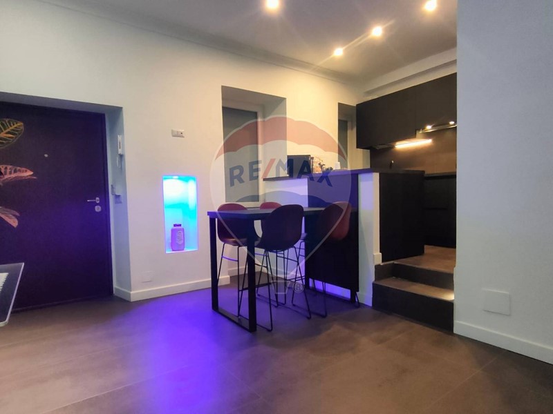 Trilocale in Vendita a Napoli, 347'000€, 65 m²