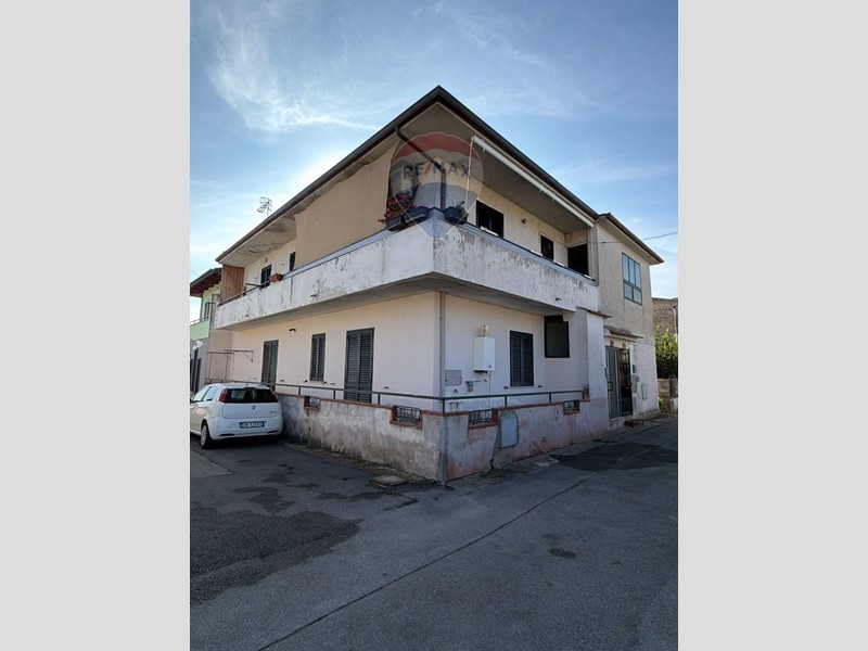 Quadrilocale in Vendita a Falciano del Massico, 90'000&euro;, 160 m²