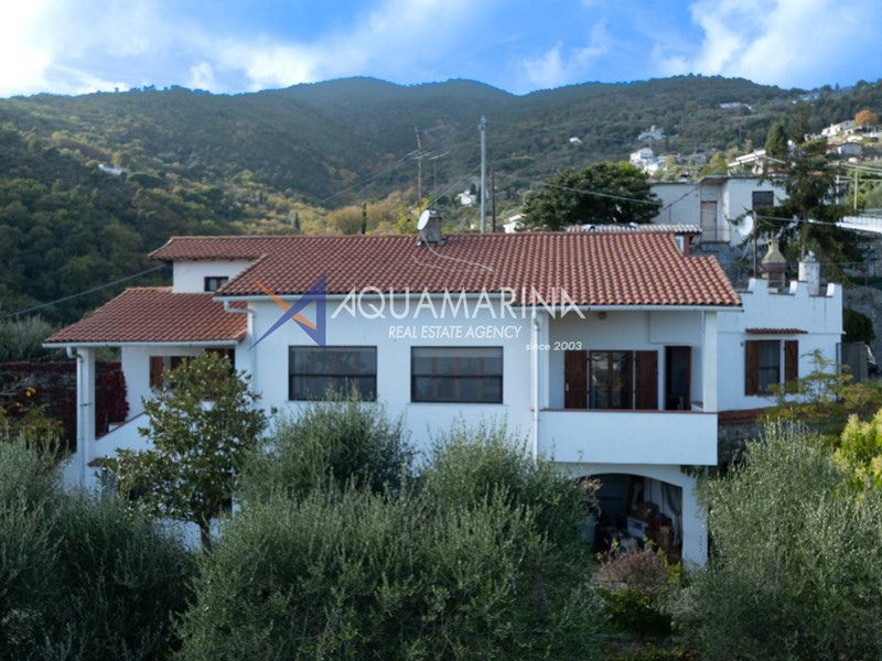 Villa in Vendita a Sanremo, 380'000&euro;, 176 m²