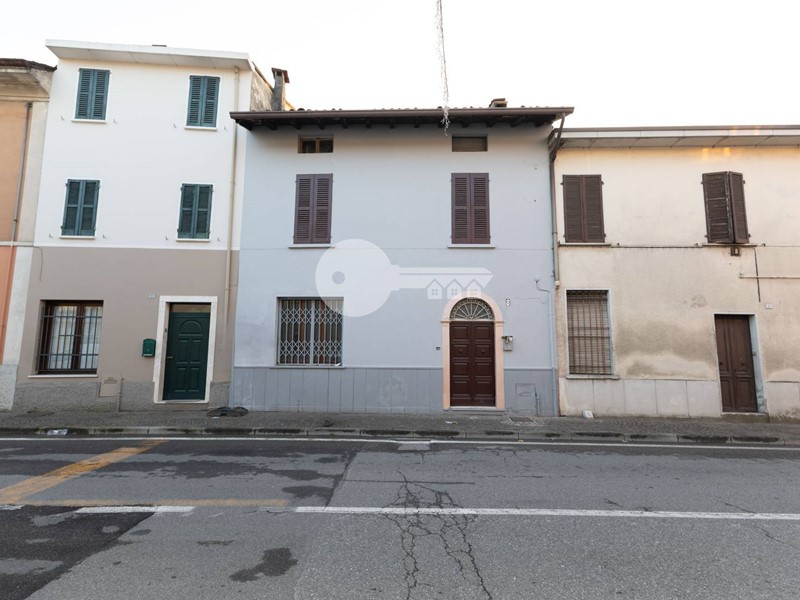 Casa Indipendente in Vendita a Gambara, 140'000&euro;, 250 m²