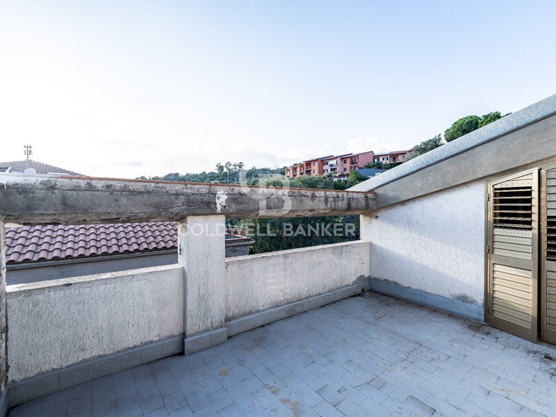 Attico in Vendita a Aci Castello, 72'000&euro;, 98 m²