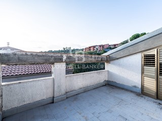 Attico in Vendita a Aci Castello, 72'000&euro;, 98 m²