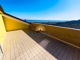 Quadrilocale in Vendita a Colonnella, 165'000&euro;, 134 m²