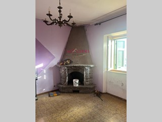 Trilocale in Vendita a Roccalbegna, 22'000&euro;, 92 m²