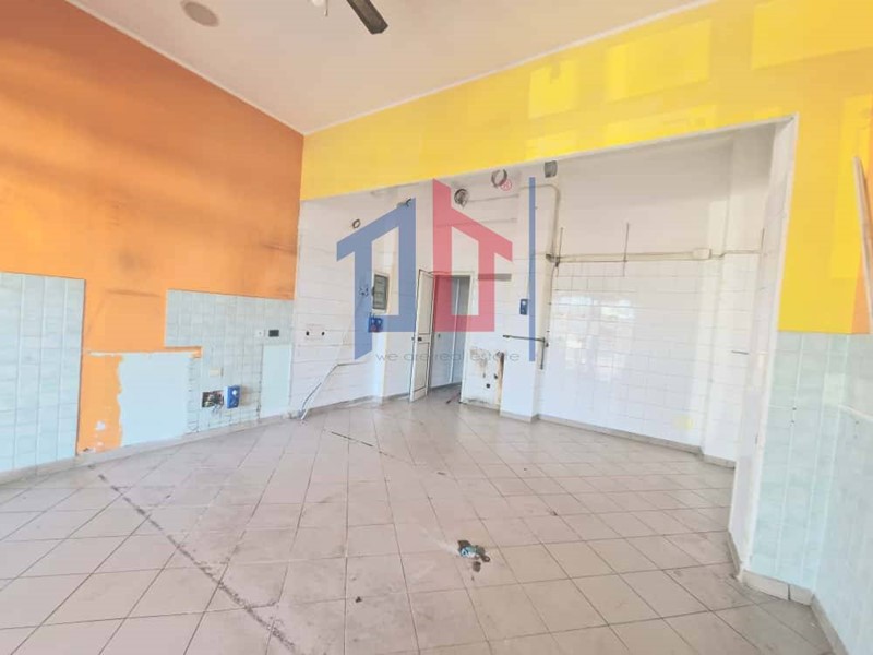 Immobile commerciale in Affitto a Ardea, 1'400€, 73 m²