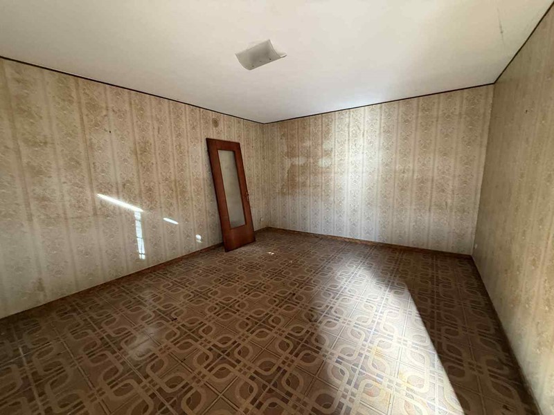 Casale in Vendita a Zenevredo, 149'000&euro;, 300 m²