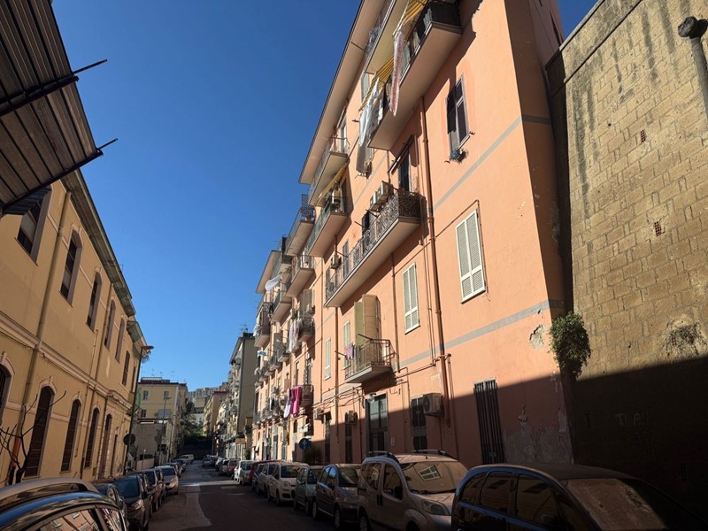Trilocale in Vendita a Napoli, 42'847€, 80 m²