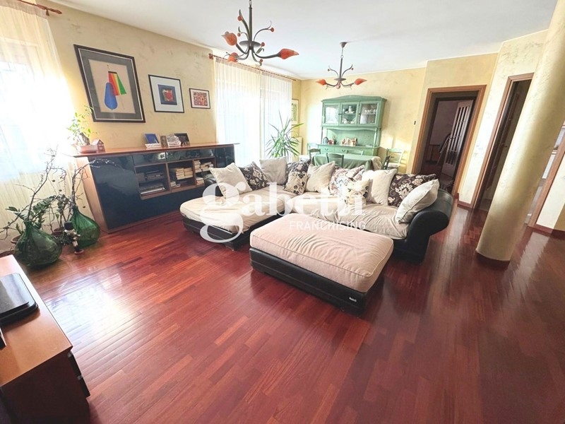 Appartamento in Vendita a Torino, 369'000&euro;, 188 m²