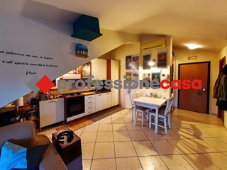 Attico in Vendita a San Nicola la Strada, 95'000&euro;, 53 m²