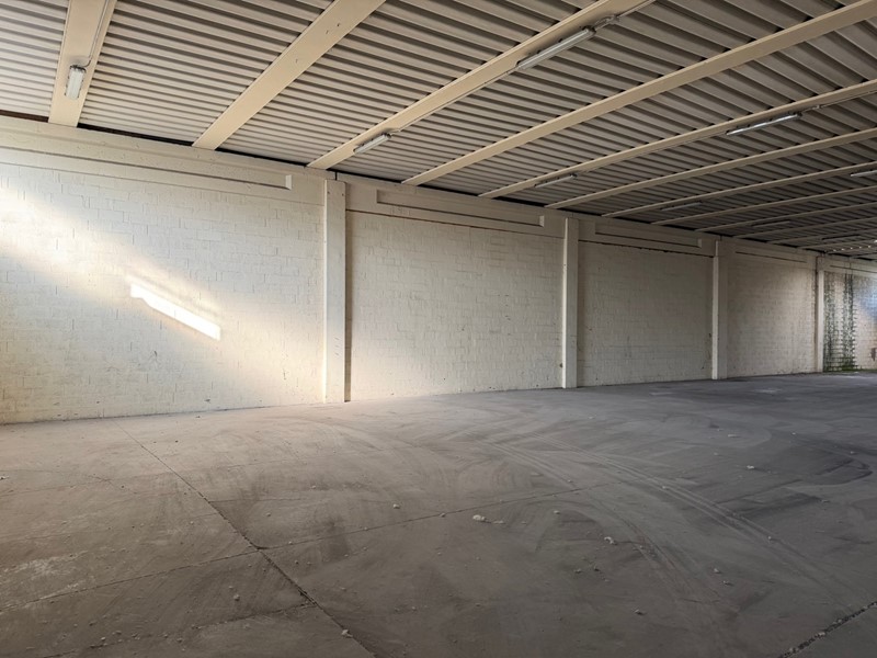 Capannone in Vendita a Terni, 400'000&euro;, 800 m²