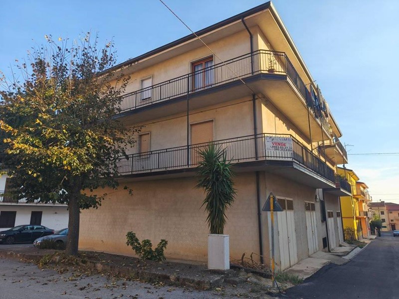 Trilocale in Vendita a Francavilla Marittima, 75'000€, 150 m², con Box