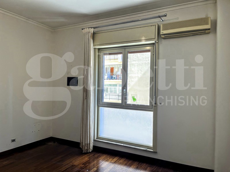 Appartamento in Affitto a Catania, 1'250€, 200 m²