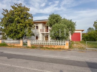 Quadrilocale in Vendita a Gruaro, 100'000€, 160 m²