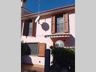 Villa bifamiliare in Vendita a Rocca di Botte, 69'000&euro;, 70 m²