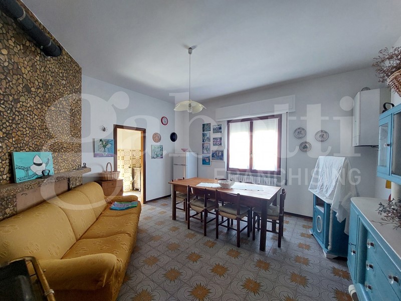 Appartamento in Vendita a Sant'Omero, 130'000&euro;, 150 m²
