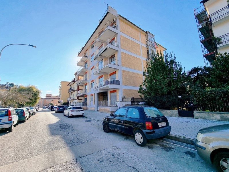 Trilocale in Vendita a Caserta, 180'000€, 75 m²