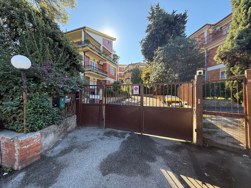 Magazzino in Vendita a Roma, 130'000€, 120 m²