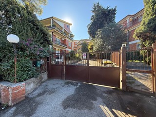 Magazzino in Vendita a Roma, 130'000€, 120 m²