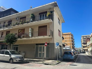 Ufficio in Vendita a Milazzo, 95'000€, 61 m²