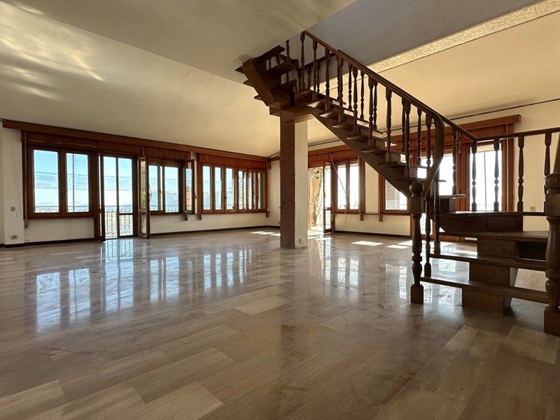 Appartamento in Vendita a Acuto, 60'000€, 340 m²