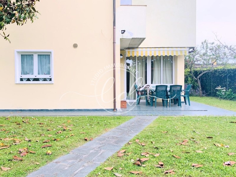 Casa Semi Indipendente in Vendita a Pietrasanta, 350'000&euro;, 120 m², arredato