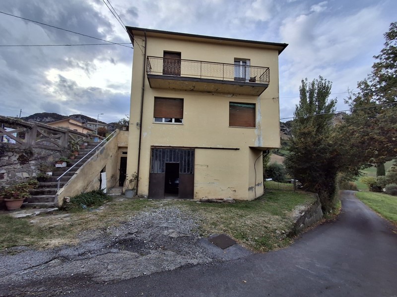 Casa Semi Indipendente in Vendita a San Leo, 95'000€, 212 m²