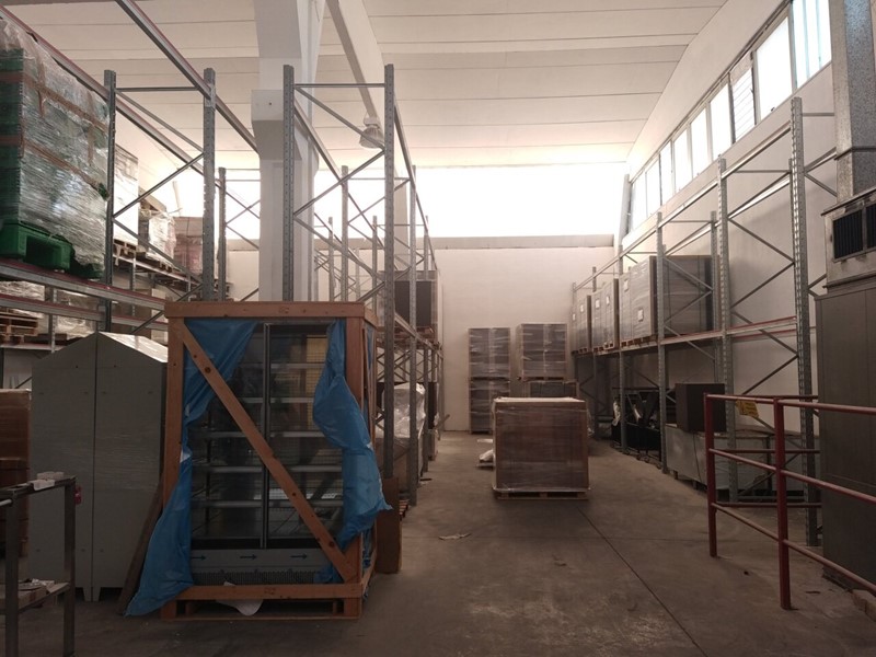 Capannone in Vendita a Modena, 2510 m²