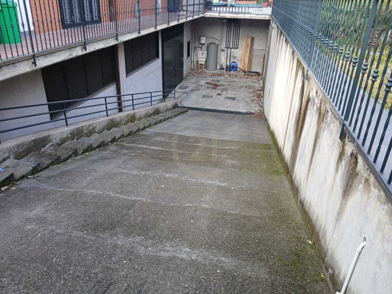 Magazzino in Affitto a Aci Bonaccorsi, zona Centro, 980€, 220 m²