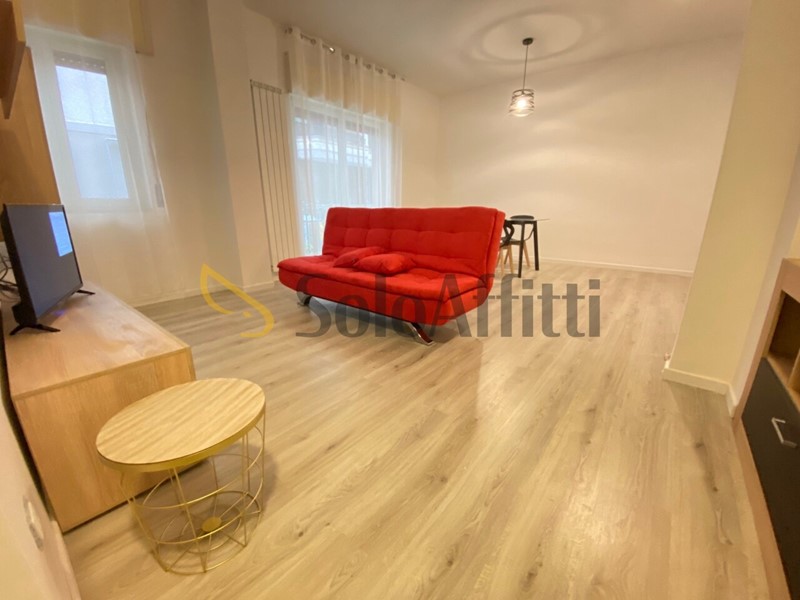 Bilocale in Affitto a Caserta, zona Centro, 700€, 60 m², arredato, con Box