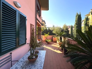 Quadrilocale in Vendita a Prato, zona Galciana, 325'000€, 110 m², con Box